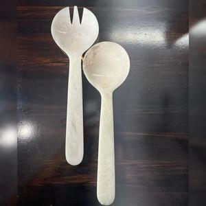 Cuillère de service contemporaine en résine – Écologique, légère, compatible lave-vaisselle, avec long manche et finition miroir - Product Image 5