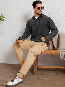Pantalon de survêtement ajusté pour homme de qualité supérieure avec poches latérales et cordon de serrage à la taille, idéal pour le sport ou le style urbain - Product Image 3