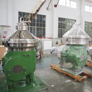 เครื่องแยกสารแบบหมุนเหวี่ยงต่อเนื่องสำหรับอุตสาหกรรม  แบบดิสก์ซ้อน  พร้อมมอเตอร์และตลับลูกปืน  ทำจากสแตนเลส 304/316L  ความจุ 51-100 ลิตร/ชม.  แรงดันไฟฟ้า 220V สำหรับการแยกสารแบบอิมัลชั่น - Product Image 3