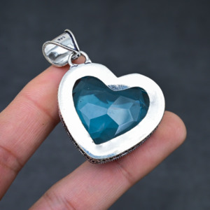 Venta al por mayor de colgantes de plata de ley con topacio azul suizo creado en laboratorio, corte cojín, para mujer. - Product Image 1