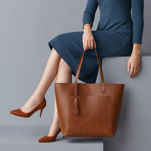 Elegante Bolso Tote Casual de Cuero - Product Image 1