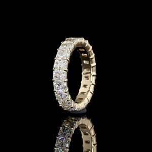 Anillo de Eternidad con Diamante Cultivado en Laboratorio, Corte Radiante, 4 CT, Certificado por IGI, Oro Amarillo Sólido de 18K, Anillo de Boda de Eternidad Completa con Puntas Compartidas - Product Image 4