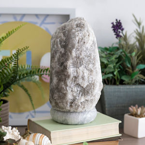 Lampes en sel gris de l'Himalaya de haute qualité, forme naturelle, 2-3 kg, avec base en bois. - Product Image 1