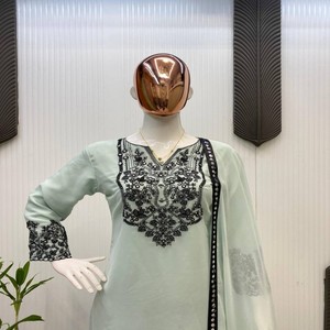 Conjunto de Kurta y Pantalón de Georgette para Fiesta para Mujer VASTRA COTTAGE con Bordado de Papel Metálico, Detalle de Encaje y Dupatta a Juego - Product Image 2