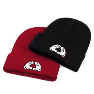 Gorro de Punto Acrílico Unisex de Alta Calidad con Bordado de Corazón, Lazos con Diseño Personalizado, Elegante Diseño de Acción de Gracias para Viajar - Product Image 4