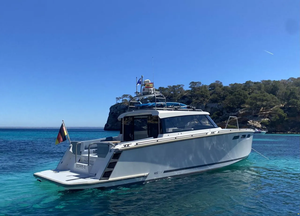 H-O-C 33 E-x-p-l-o-r-e-r L-u-x-u-r-y, Embarcaciones de Lujo de Primera Calidad - Product Image 3