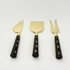 Ensemble de couverts à fromage élégants avec manche en résine noire plaqué or, design royal, pour table à manger - Product Image 2