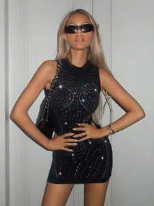 ชุดเดรสสองชิ้นสำหรับผู้หญิงสไตล์ยุโรปและอเมริกา สำหรับฤดูร้อน เซ็กซี่ ระบายอากาศได้ดี แบบเรียบสีพื้น ผ้าดิร์ล ทรงเวสต์รัดรูป กระโปรงสั้นทรงเข้ารูป - Product Image 2