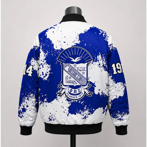 เสื้อแจ็คเก็ตบอมเบอร์แบบวาร์ซิตี้กันน้ำสำหรับผู้ชาย ลายสาดสีน้ำเงินขาว ตัวอักษรกรีก โลโก้แบบกำหนดเองด้านหน้า สำหรับชมรมนักศึกษา - Product Image 2