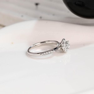 Bague en Moissanite de style floral à coupe ronde pour femme, en argent 925, cadeau de promesse raffiné pour bijoux de fête - Product Image 3