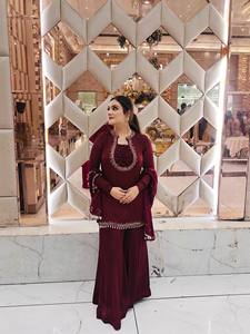 Premium Schweres Mikro-Baumwoll-Faux-Georgette Besticktes Kurti-Palazzo-Set mit Stein-Pailletten-Arbeit, Schirm-Flair und Spitzenborte Dupatta - Product Image 3
