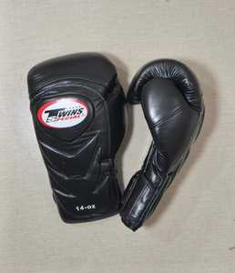 Guantes de Boxeo Negros Dobles de Alta Calidad con Logotipo Personalizado, para Entrenamiento y Combate, Antideslizantes, de Cuero Sintético que Absorbe la Humedad, MS-BG-494 - Product Image 6