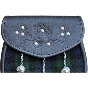 Sporran en cuir noir de qualité supérieure, tartan vert et bleu, avec rabat orné de clous celtiques et trois pompons, kilt écossais traditionnel - Product Image 4