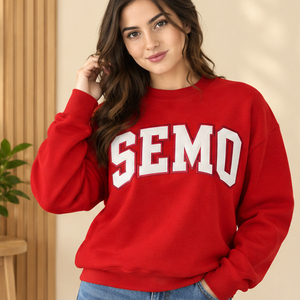 Suéter Rosa de Cuello Alto para Mujer con Estampado de Letras SEMO Personalizado, Bordado de Letras Griegas, Ropa de Hermandad Universitaria, Espíritu Universitario - Product Image 4