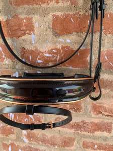 บังเหียนม้าหนังแท้ประดับเพชร OEM & ODM สีขาว พร้อมสายรัดจมูกและสายคาดศีรษะแบบนุ่มสีดำ - Product Image 4