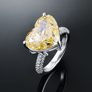 Anillo de Compromiso AMBER JEWELS T-37 con Diamante Amarillo Corte Corazón, Oro Sólido de 18K, Certificado IGI, Engaste de Garras, Unisex, Romántico y Elegante - Product Image 4