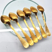 Cuillère en acier inoxydable indienne avec long manche et placage or pour la maison, la cuisine et les restaurants - Disponible en gros