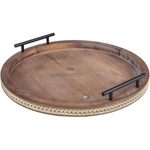 Bandeja de madera de tendencia superior en color caoba rico con forma rectangular y asas elegantes, ideal para servir y decorar el hogar - Product Image 1