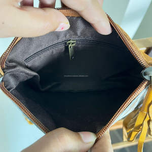 Vente en gros directe d'usine de pochette en cuir de vachette véritable usiné à la main et sac à bandoulière pour femmes pochette à pompon sac à main - Product Image 6