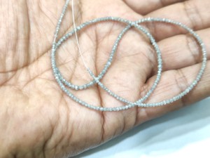 Cuentas facetadas de diamante de piedra preciosa natural gris lechoso de alta calidad, forma rondel, 4 pulgadas, hilo de 1.5-2.5 mm, certificadas por terceros - Product Image 3