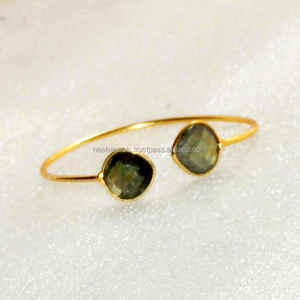Pulsera de moda estilo brazalete chapada en oro con bisel hecho a mano y piedra preciosa de labradorita natural con corte de corazón para niñas de 7-8 pulgadas. - Product Image 5
