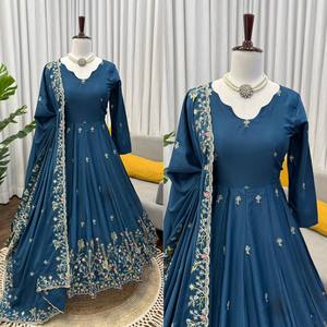 Vente flash : Ensemble Anarkali traditionnel avec pantalon palazzo pour mariage, réception et célébrations, disponible à prix avantageux - Product Image 6