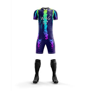 Ensemble de maillots et shorts de football personnalisés pour hommes, imprimés par transfert thermique, 100% polyester, écologiques, séchage rapide, extensibles, nom du joueur personnalisé - Product Image 5