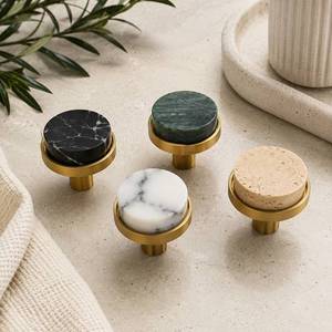 Offre Spéciale sur les Poignées de Meuble en Pierre Naturelle de Luxe avec Base en Laiton, Fabriquées à la Main en Marbre et Travertin pour la Décoration de Meubles - Product Image 1