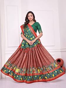 Lehenga Choli Tradicional de Seda Dola con Estampado Patola y Dupatta Gotta Patti para Fiestas - Product Image 4