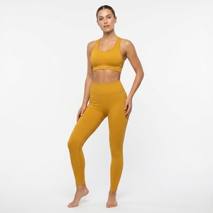 Ensemble de sport pour femme jaune moutarde côtelé : Soutien-gorge de sport et short cycliste taille haute pour yoga, gym, fitness et entraînement - Product Image 1