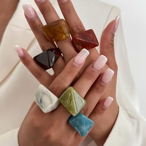 Anillos de Resina Redondos y Gruesos FAIZA CRAFT FC-9122, Anillos de Diseño Geométrico Irregular, Modelo Multicolor Unisex - Product Image 1