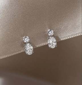 Pendientes de Diamantes Cultivados en Laboratorio con Certificación IGI de 2 Quilates, Corte Ovalado, Dos Piedras, Oro Blanco Sólido de 14K, Minimalistas, de Lujo, Regalo de Boda para Mujer - Product Image 5