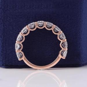 Anillo de eternidad con diamantes talla cojín en oro rosa macizo, banda de boda de engaste compartido, anillo de aniversario de media eternidad apilable - Product Image 4