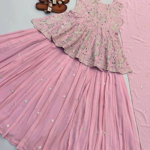 Conjunto de Top Corto y Lehenga de Seda Sintética Georgette Premium con Dupatta Bordada, Ropa Étnica de Diseñador para Mujer, Sin Mangas, para Fiesta - Product Image 3