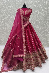 Prix d'usine OEM – Lehenga Choli en soie rose respirant de qualité supérieure pour l'été, tenue ethnique indienne traditionnelle brodée, Ghagra de mariée - Product Image 3