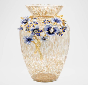 Jarrón ornamentado con entramado cortado a láser y elaboradas superposiciones de motivos barrocos dorados. disponibles a precios de mayorista. - Product Image 3