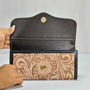 Cartera de Mano de Cuero Genuino para Mujer, con Diseño Floral, Cierre a Presión Antirrobo, Tamaño Personalizado y Diseño Multifuncional - Product Image 4