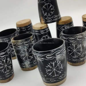 Personnaliser Verre à boire en corne de boeuf noire avec motif gravé à la main en blanc par Tayyab Handicraft - Product Image 5
