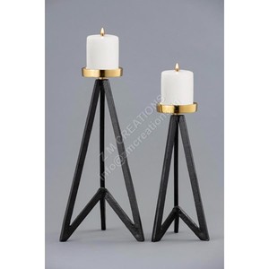 Ensemble de 2 bougeoirs en métal pour mariages et fêtes de Noël, finition dorée/noire, design moderne fait main, accessoires de table - Product Image 1