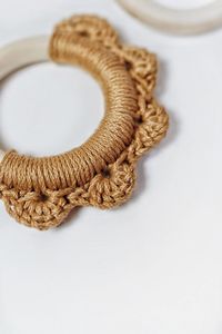 Anneau de serviette au design ondulé simple et élégant, en terre cuite, fait main, accessoire de table rustique pour mariage et Noël - Product Image 3