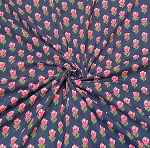 Tissu en coton imprimé à la main Sanganeri indien, motif floral bleu marine et rose, écologique, pour robes, sacs, garçons et filles - Product Image 4