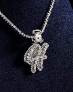 Colgante de Diamante Moissanite Personalizado Elegante de Primera Calidad para Eventos y Celebraciones de Moda Femenina Disponible para la Venta - Product Image 1