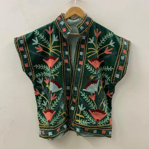 Chaleco Bohemio Bordado sin Mangas, Estilo Étnico, de Algodón y Terciopelo, con Estampado Floral Vintage, Estilo Gitano, Hecho a Mano, con Cierre de un Solo Botón - Product Image 1
