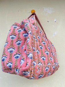 Wholesale Lightweight Solid Color Quilted Open Closure Tote Bag Large Capacity Cotton Shoulder Handbag for Women All Seasons - Product Image 4