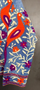 Veste matelassée en laine tricotée respirante brodée à la main Suzani, motifs paon cousus main, manches longues pour femme - Product Image 5