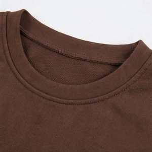 Ensemble 2 pièces tricoté marron uni pour femme : haut à col rond et manches courtes coupe ample et short décontracté au-dessus du genou pour la maison - Product Image 4