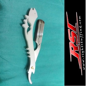 มีดโกนหนวดตรงสแตนเลสสตีลสำหรับร้านตัดผมมืออาชีพ ด้ามจับทำจากเขาสัตว์  งานแฮนด์เมดสั่งทำพิเศษสำหรับช่างตัดผม - Product Image 3