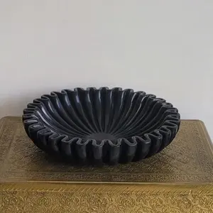 Paletas de colores que incluyen blanco, beige, verde, negro, marrón y tonos pastel suaves, lo que lo convierte en una decoración versátil. - Product Image 1