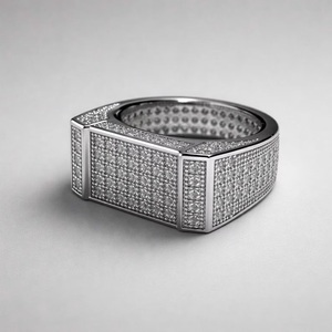แหวนเพชรโมอิสซาไนต์ทรงเรขาคณิตแบบ Eternity Band ประดับเพชรแบบ Pave Setting เงินแท้ 925 สำหรับทุกเพศ เครื่องประดับหรูหราสำหรับผู้ชาย เหมาะเป็นของขวัญวันครบรอบ - Product Image 1