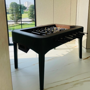 Table de baby-foot Negroni à coins carrés, en bois vert foncé, écologique, durable, emballage personnalisable, jeu de société pour 4 joueurs, idéal pour les fêtes en famille - Product Image 3